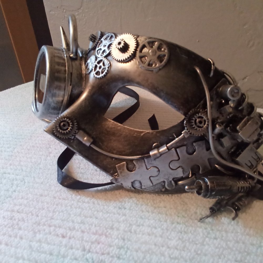 Mask - Picture 5 of 5